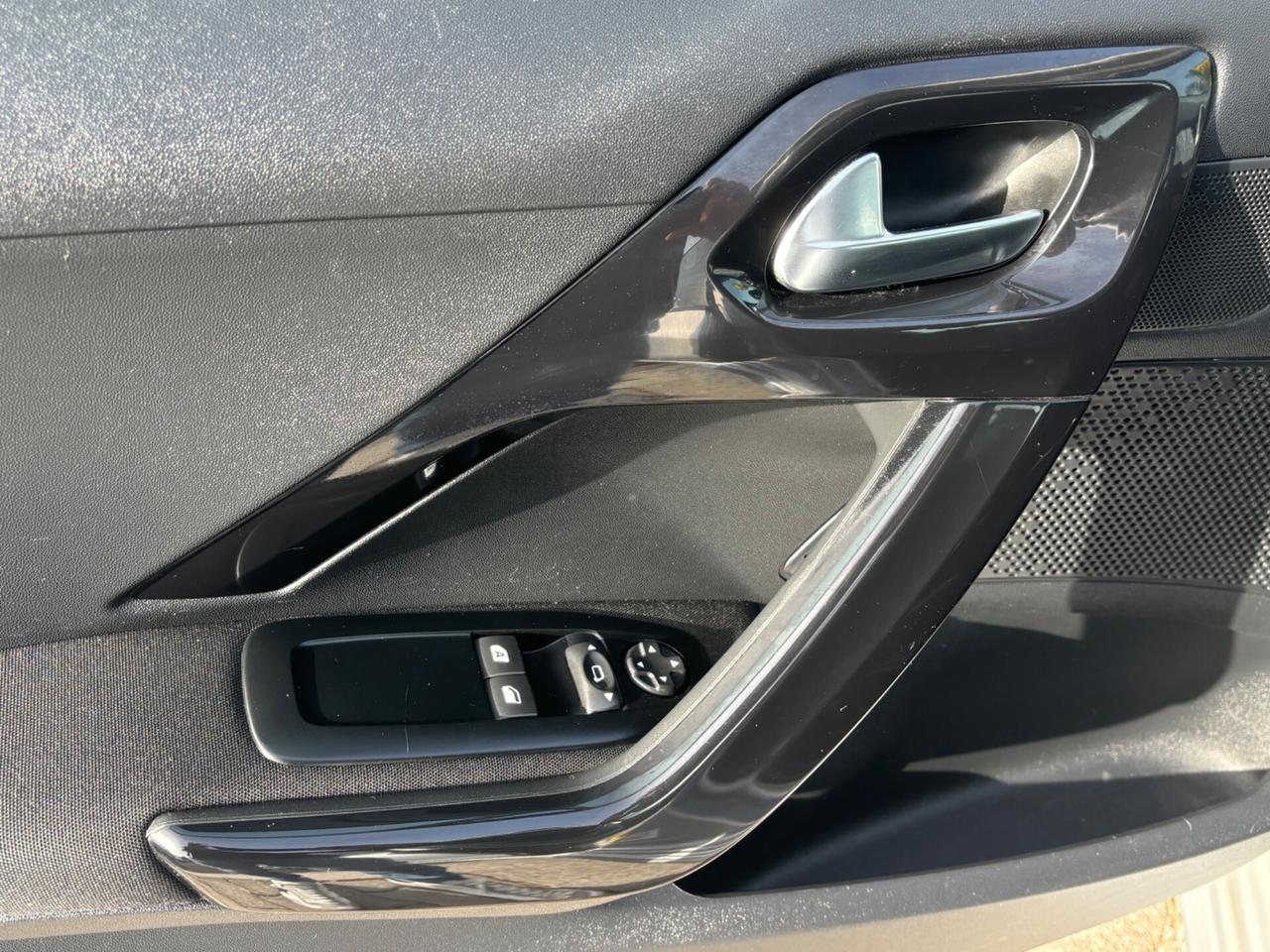 Peugeot 208 1.4 HDi 68 CV 5 porte Allure