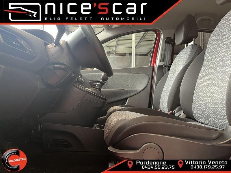 Lancia Ypsilon 1.0 FireFly 5 porte S&S Hybrid Ecochic Silver