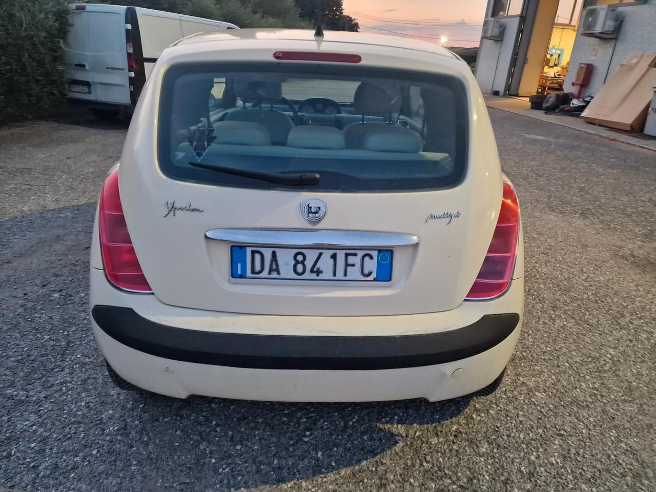 Lancia Ypsilon 1.3 MJT 75 CV Argento