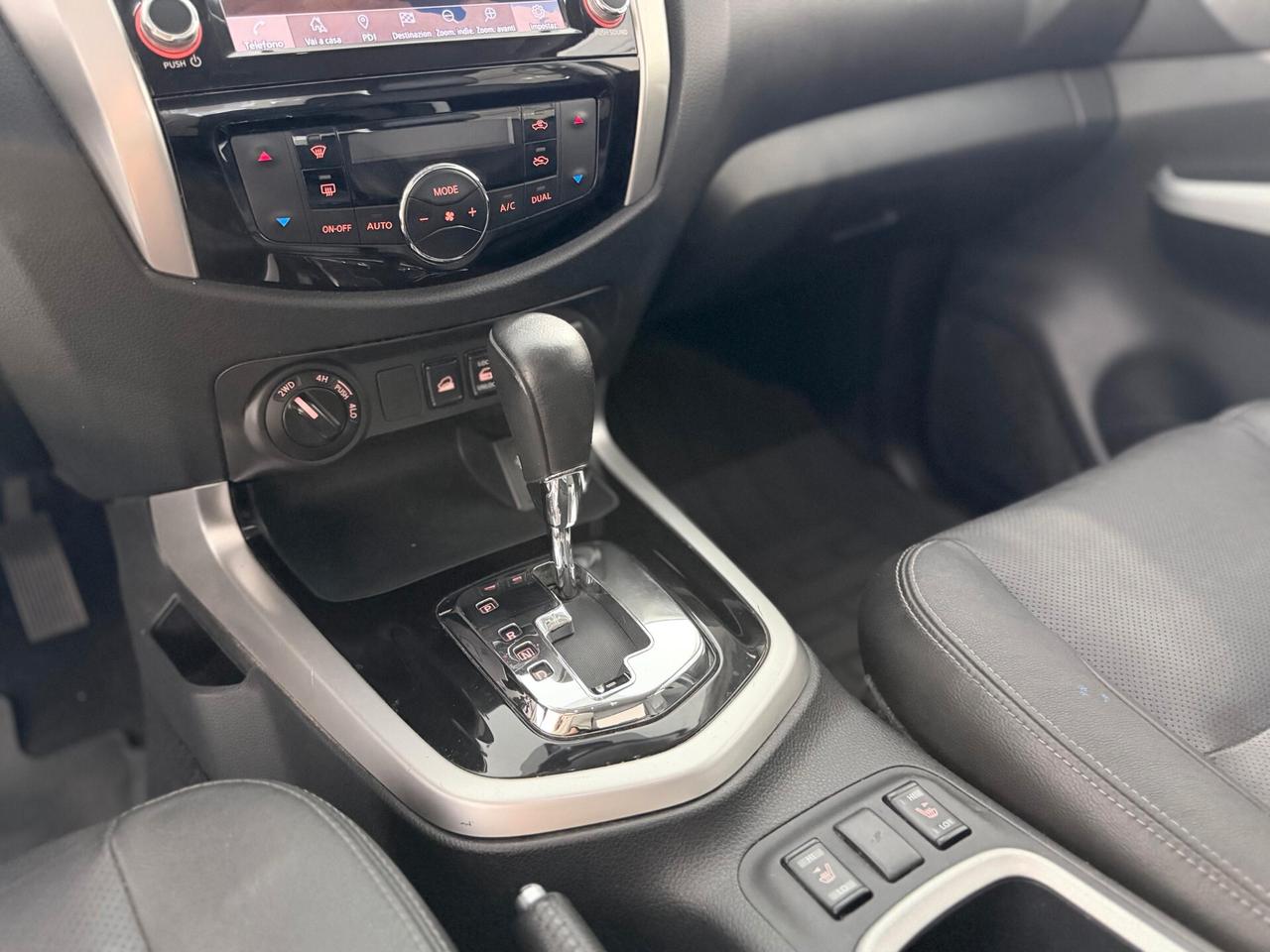 Nissan Navara DOPPIA CABINA GANCIO TRAINO AUTOMATICO