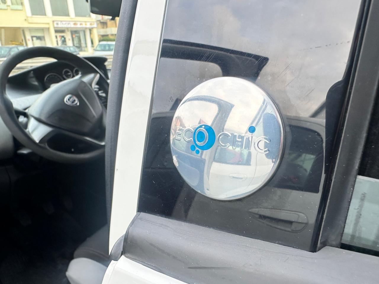 Lancia Ypsilon 0.9 TwinAir 85 CV 5 porte Metano Ecochic Gold