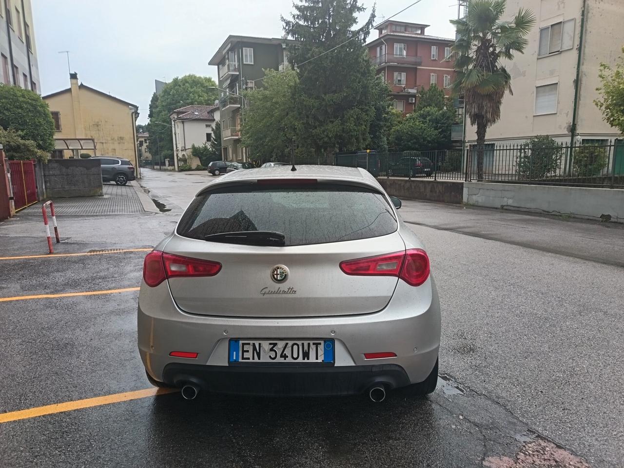 Alfa Romeo Giulietta 2.0 JTDm-2 140 CV Distinctive ok neo patente