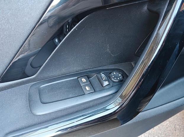 PEUGEOT 208 1.4 HDi 68 CV 5 porte - 2014