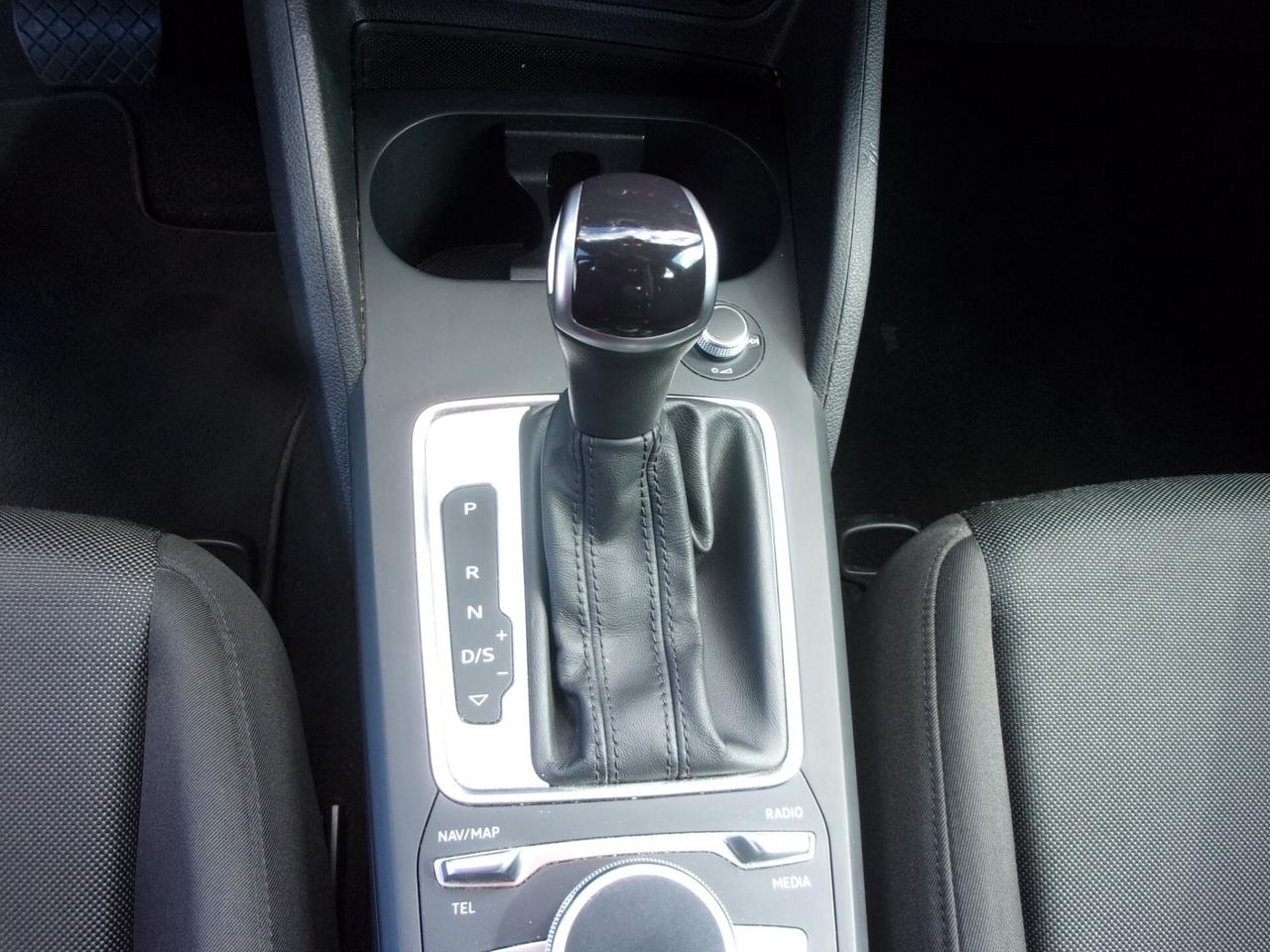 Audi Q2 35 TFSI S tronic Business