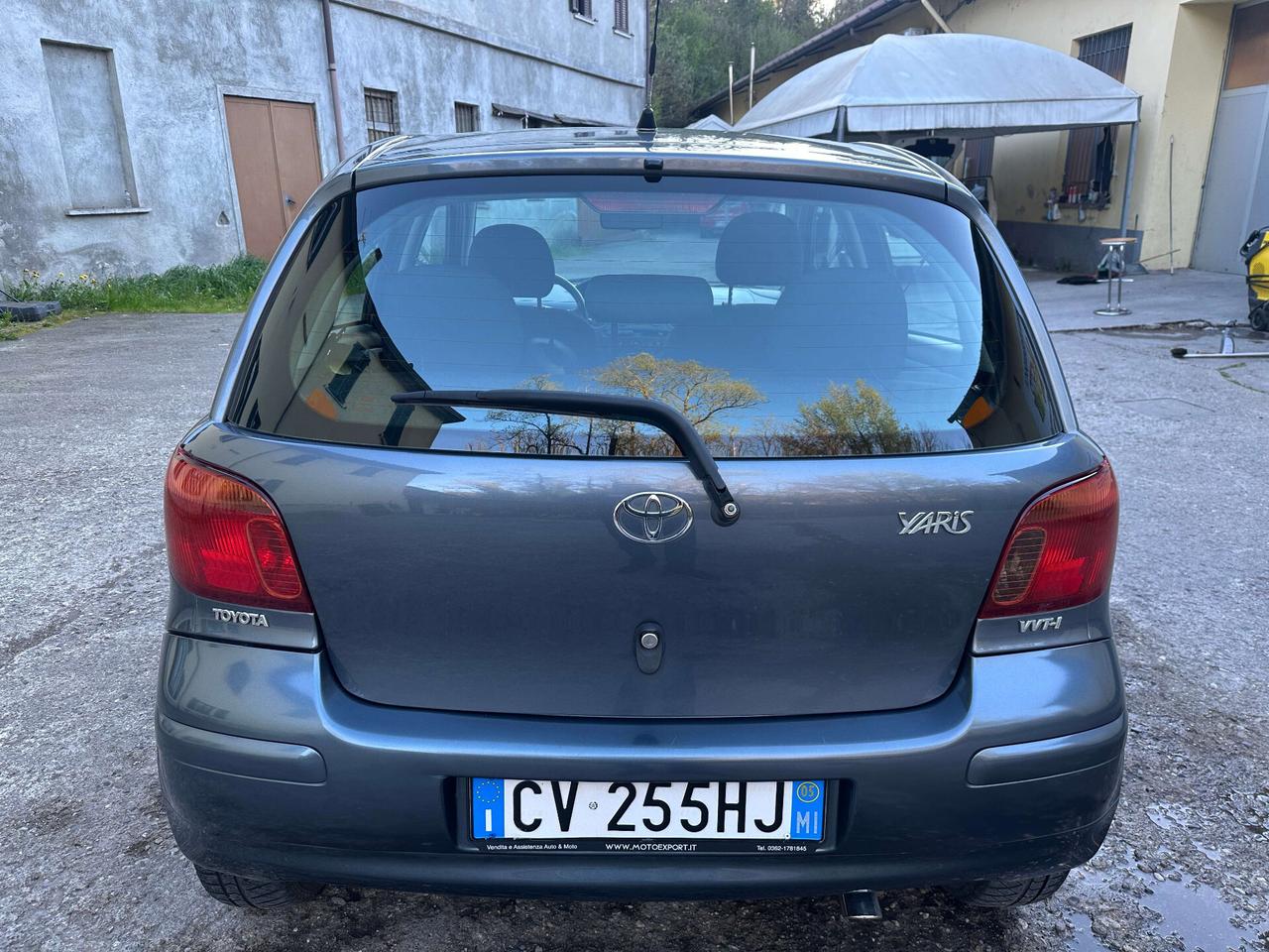 Toyota Yaris 1.0i 16V cat 5 porte Sol