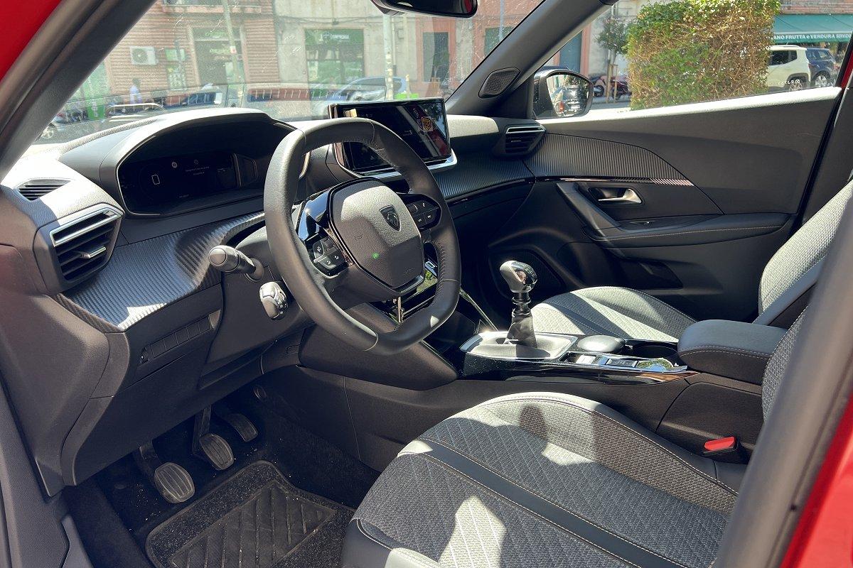 PEUGEOT 2008 PureTech 100 S&S Allure