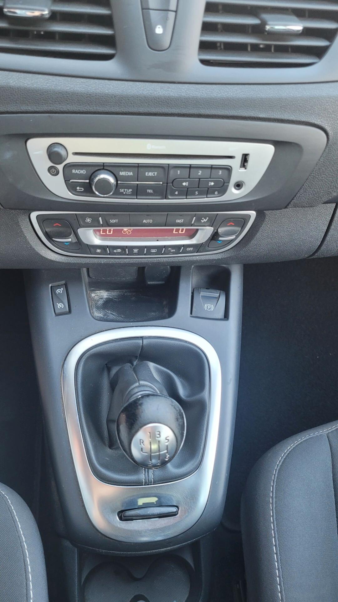 Renault Scenic XMOD 1.5 DIESEL ..