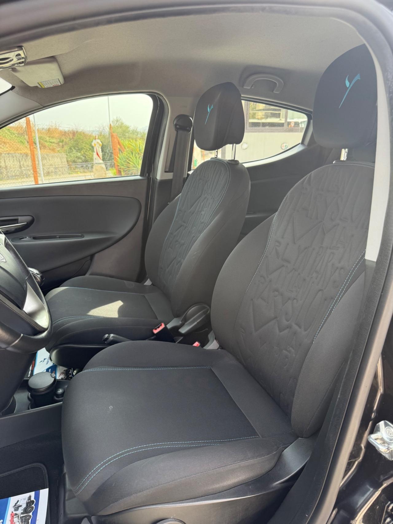 Lancia Ypsilon 1.2 69 CV 5 porte S&S Silver