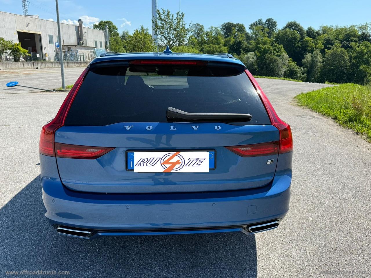 VOLVO D5 AWD Geartronic R-design