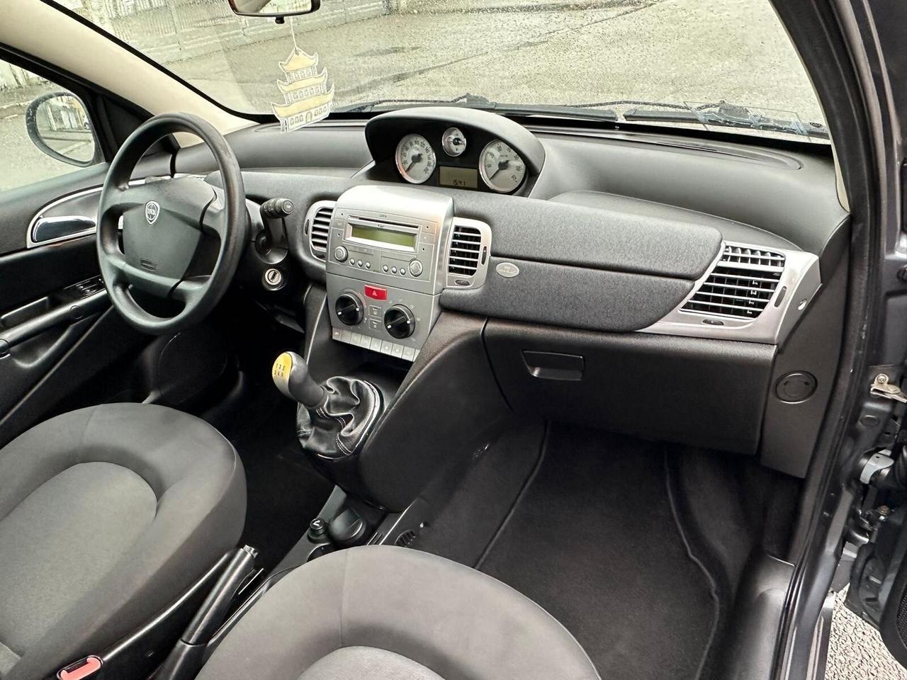 Lancia Ypsilon 1.3 MJT 75 CV Unyca