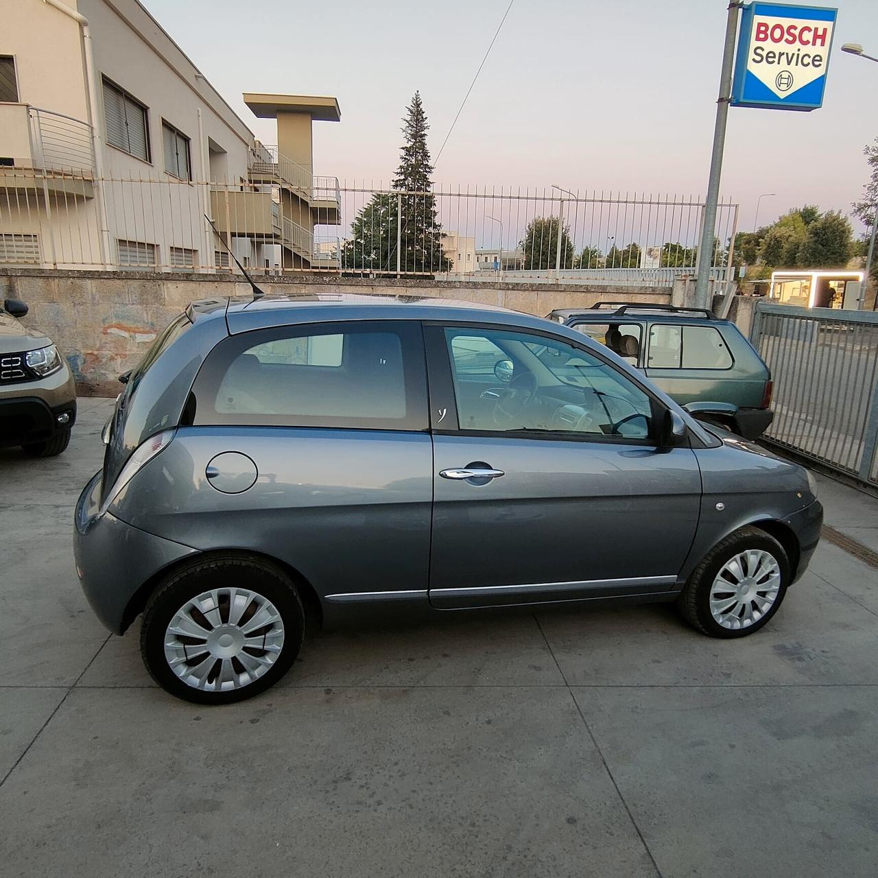 Lancia Ypsilon 1.3 MJT 75 CV Platino