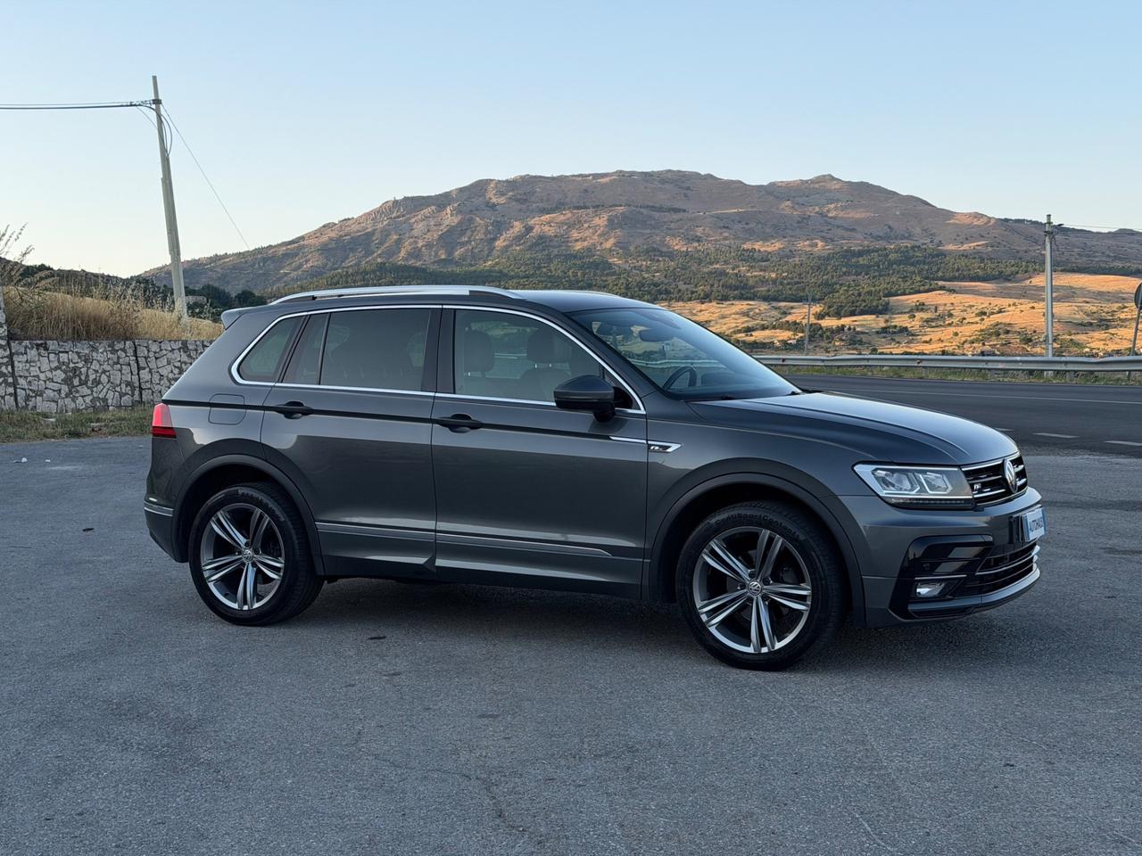 Volkswagen Tiguan 2.0 TDI 150cv DSG 4MOTION R-Line