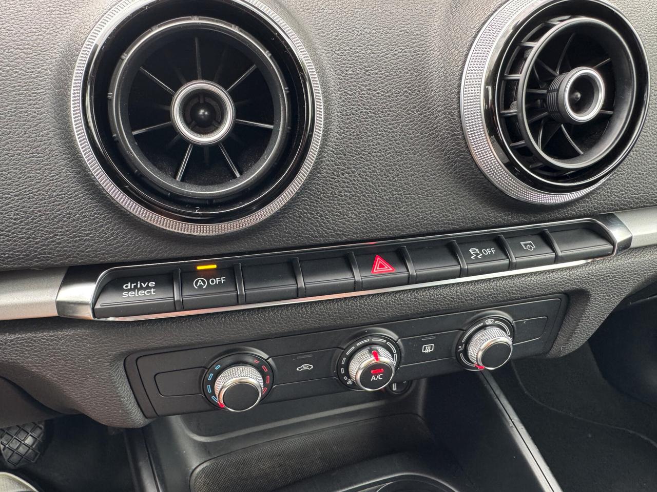 Audi A3 1.6 TDI 105cv AMBITON/2013