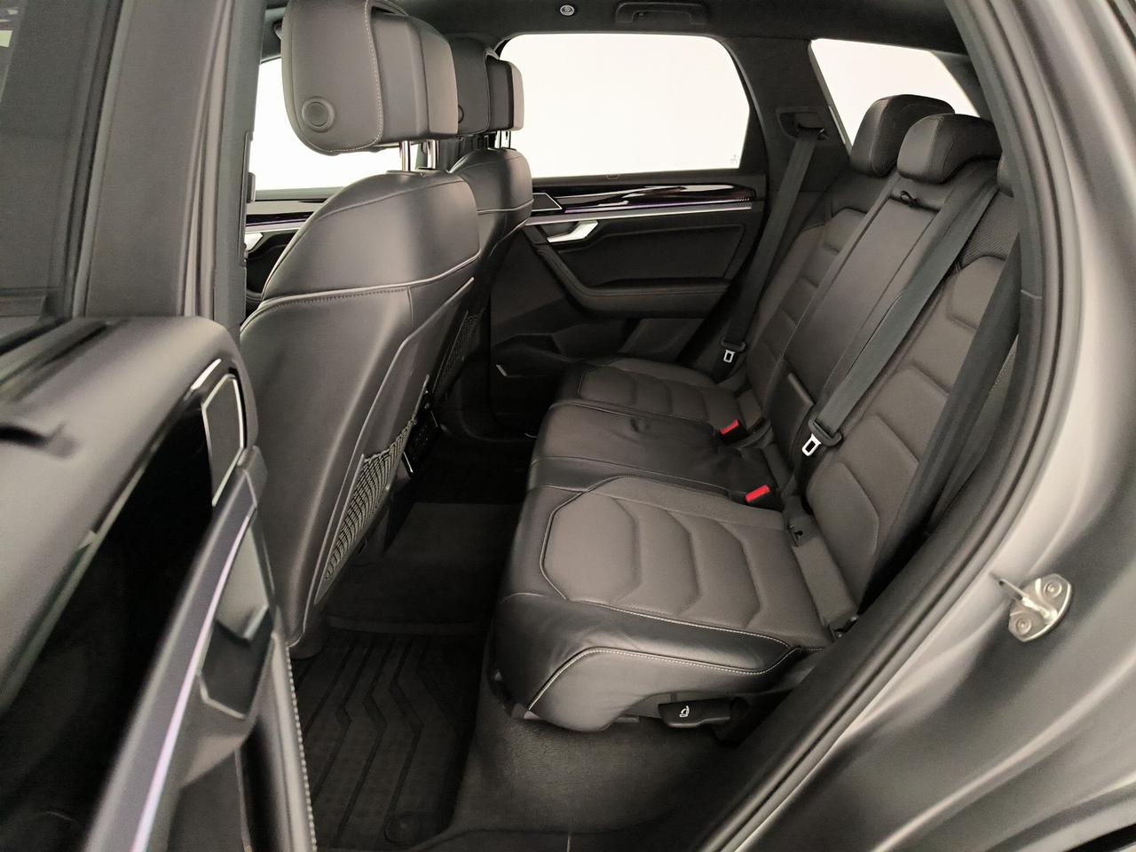 Volkswagen Touareg 3.0 v6 tdi scr r-line 231cv auto