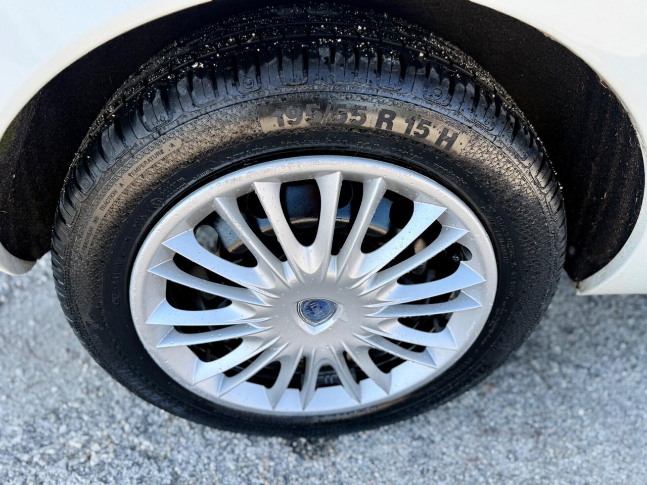 Lancia Ypsilon 1.2 Benzina 73milaKM Neopatentati