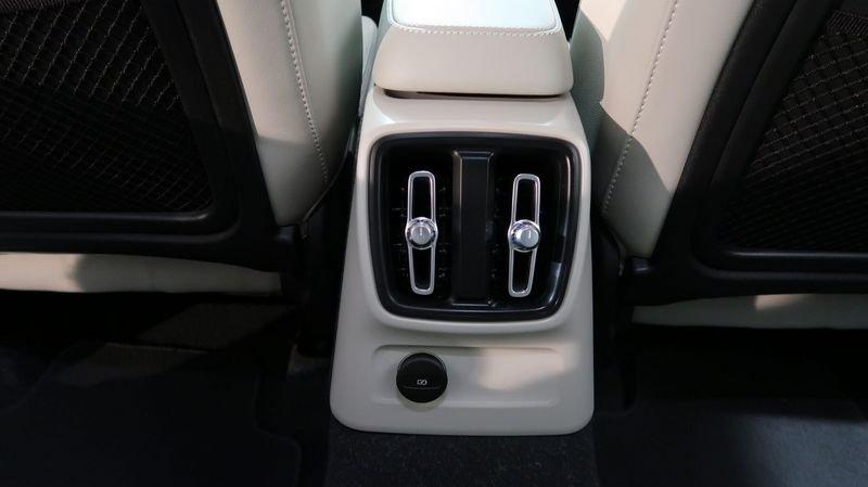Volvo XC40 Recharge T5 Plug-in Hybrid Recharge Plus Bright