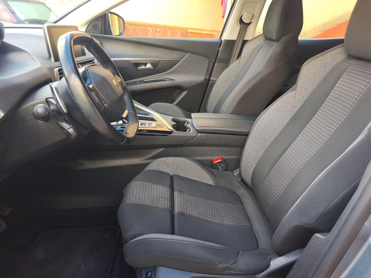 Peugeot 3008 HDi 130 CV EAT8 Business