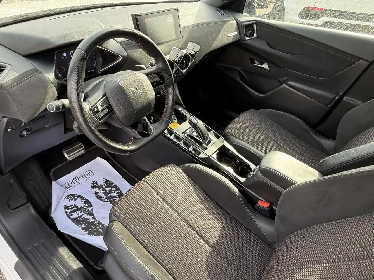 Ds DS3 3 Crossback BlueHDi 130 aut. Performance Line