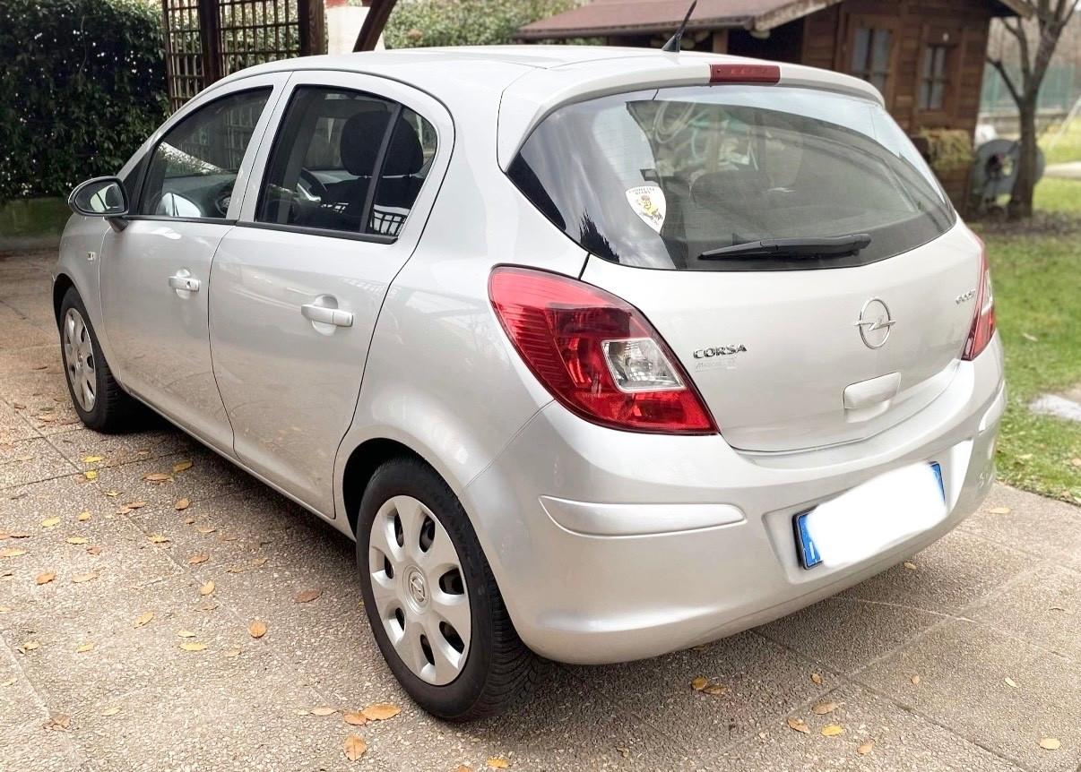 Opel Corsa 1.2 5 porte Cosmo