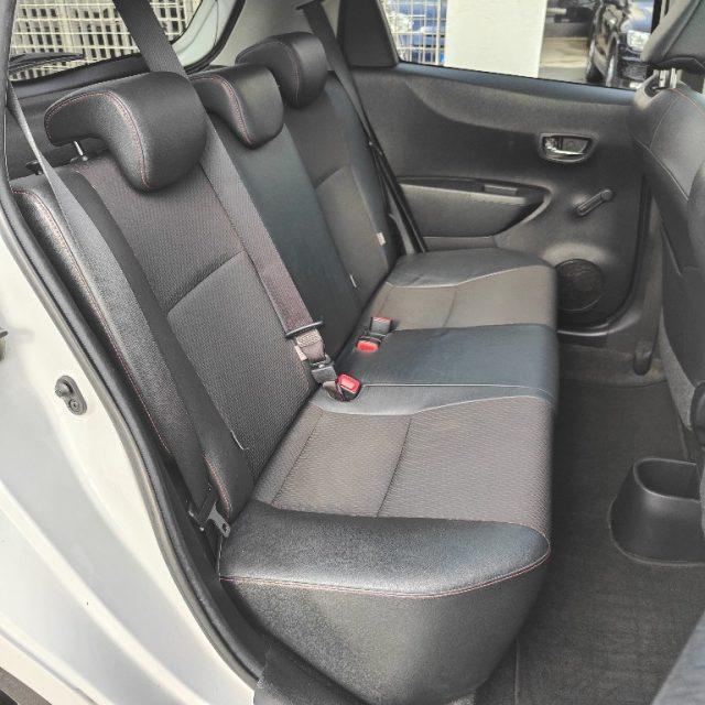 TOYOTA Yaris 1.3 Lounge