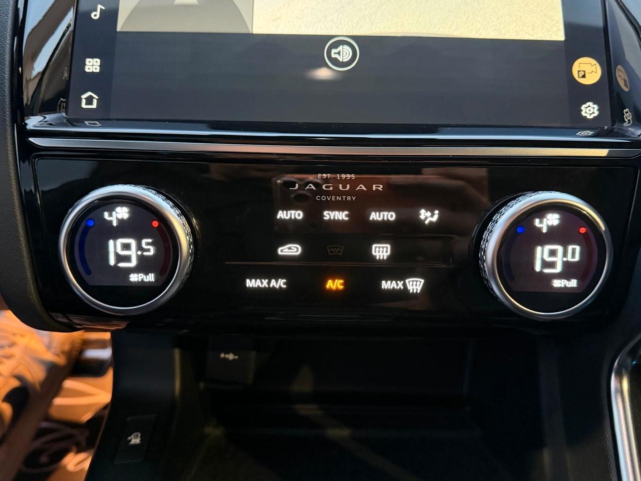 JAGUAR E-PACE 2.0D AWD R-DYNAMIC BLACK MHEV 204CV TETTO PELLE NAVI ANNO 2022