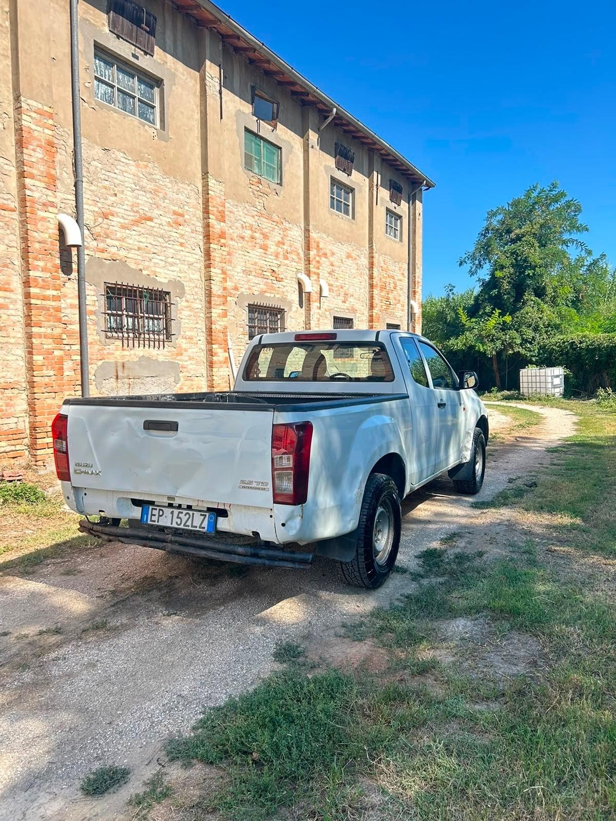 Isuzu D-Max 2.5 TD space cab 4WD 2+2 posti
