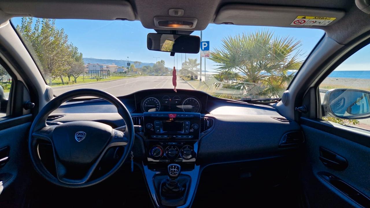 Lancia Ypsilon 1.0 FireFly 5 porte S&S Hybrid Ecochic Silver