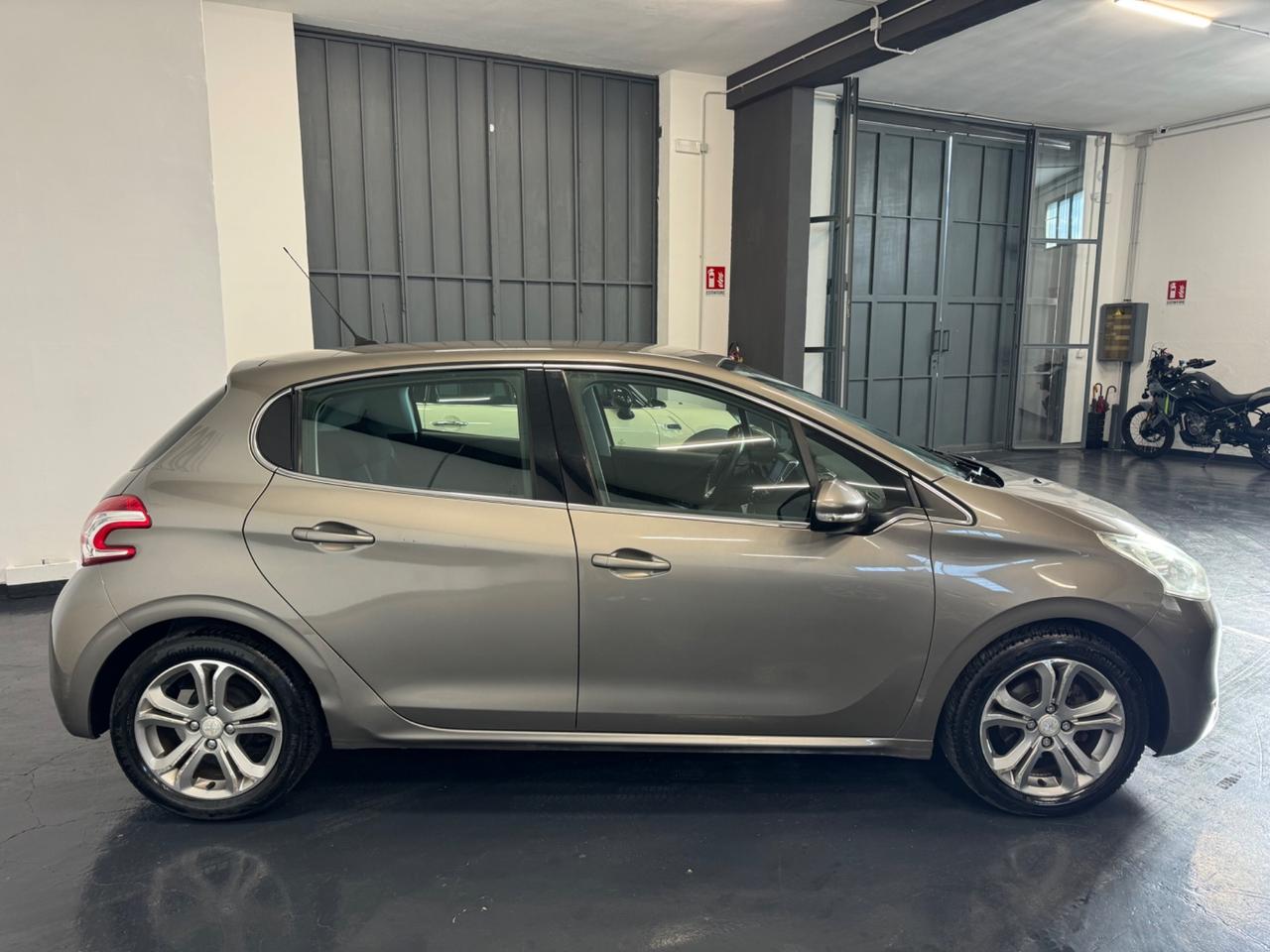 Peugeot 208 1.4 VTi 95 CV 5p. Allure FULL! NAVIGATORE!!