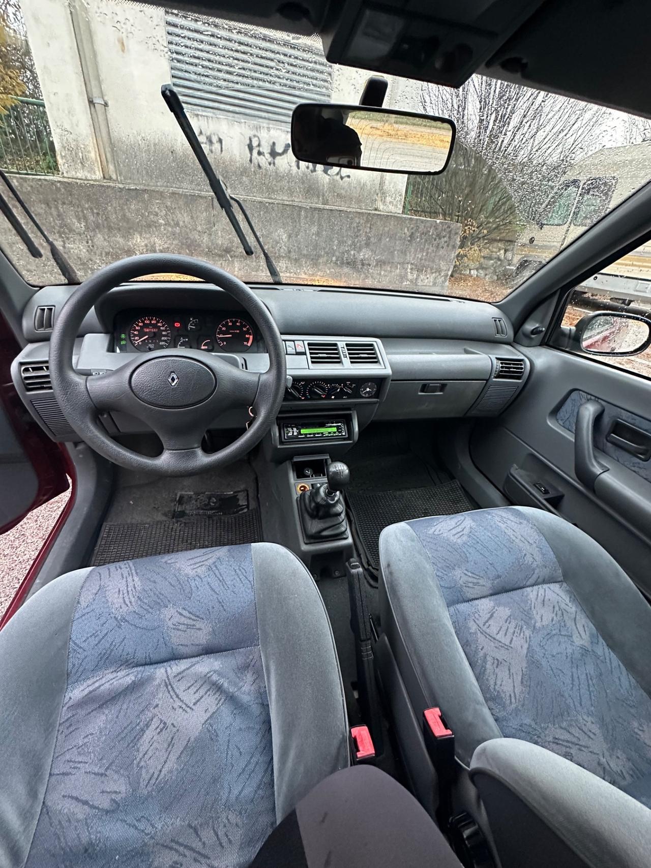 Renault Clio 1.2 neopatentati