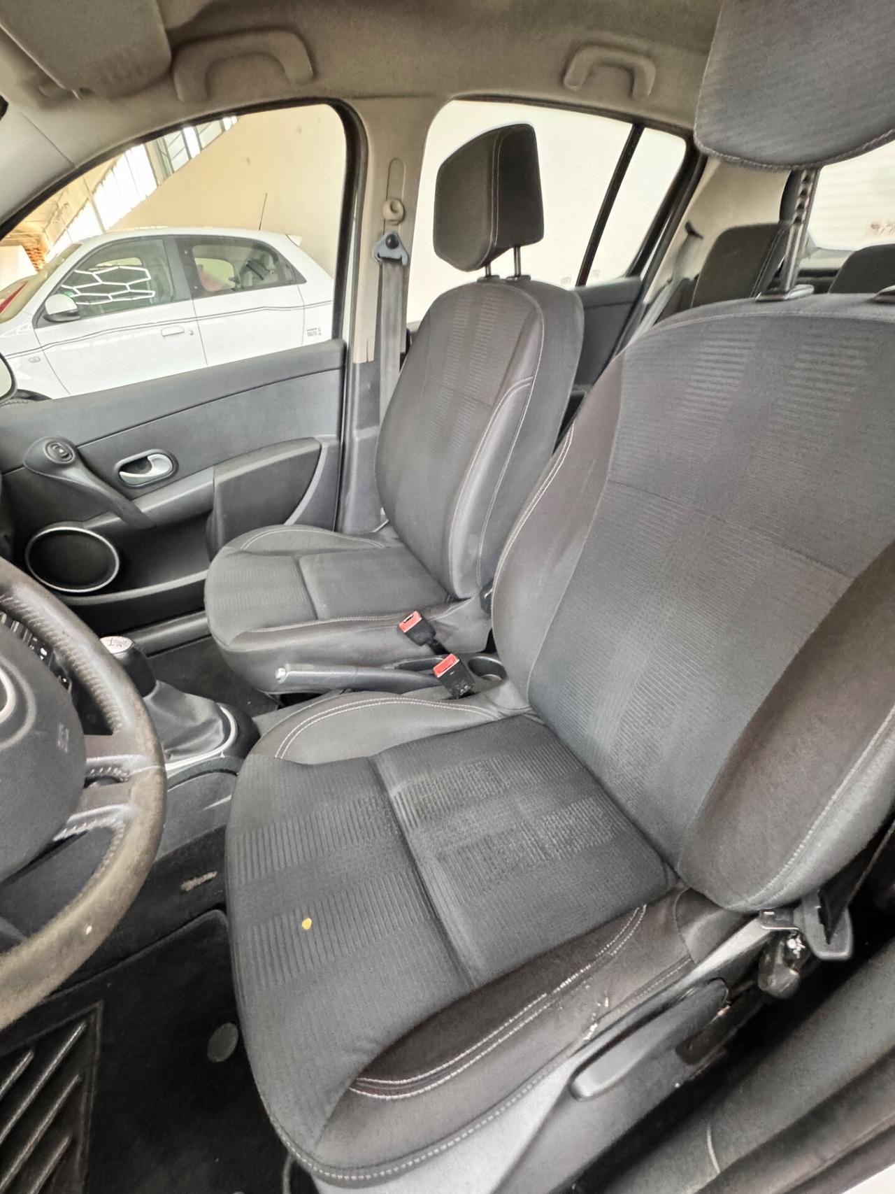 Renault Clio 1.2 16V 5 porte GPL Dynamique