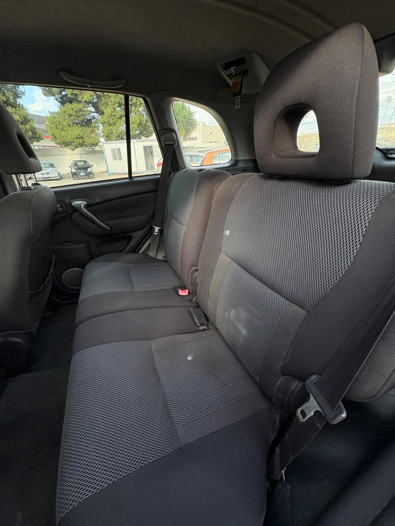 Toyota RAV 4 RAV4.com 2.0 Tdi D-4D cat 5 porte Sol