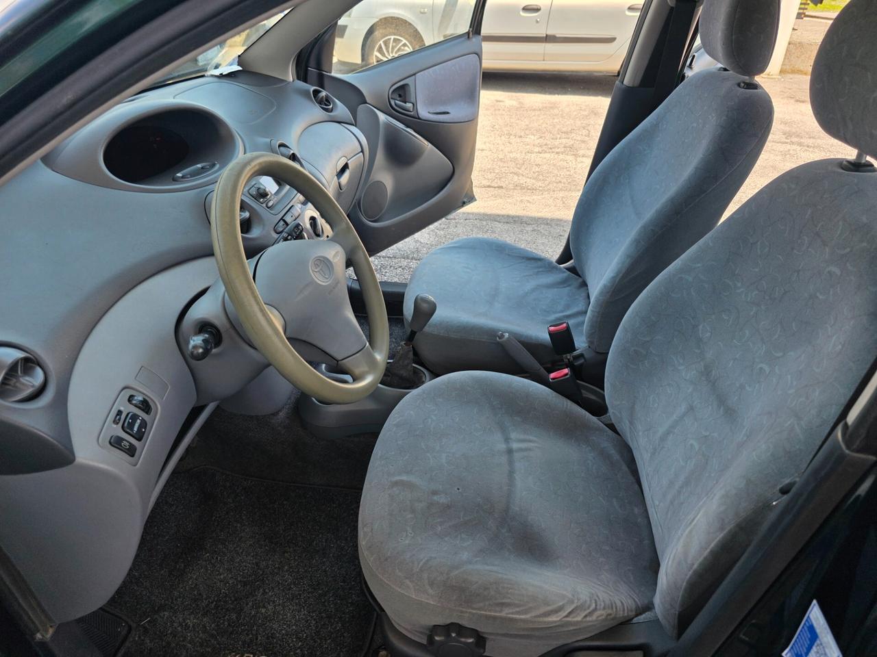 Toyota Yaris 1.0i 16V cat 5 porte con 246.000km