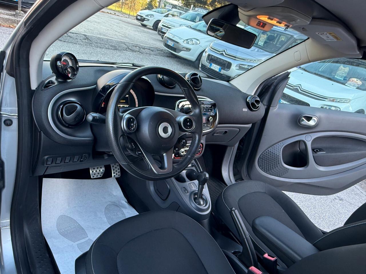 " UNA CHICCA " Smart ForTwo 70 1.0 cabrio Passion