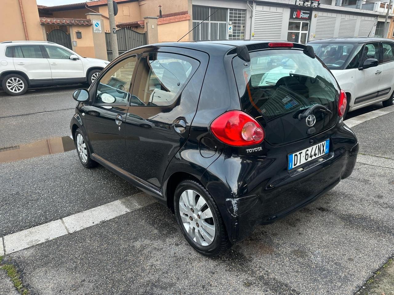 Toyota Aygo 1.0 12V VVT-i 5 porte Sol