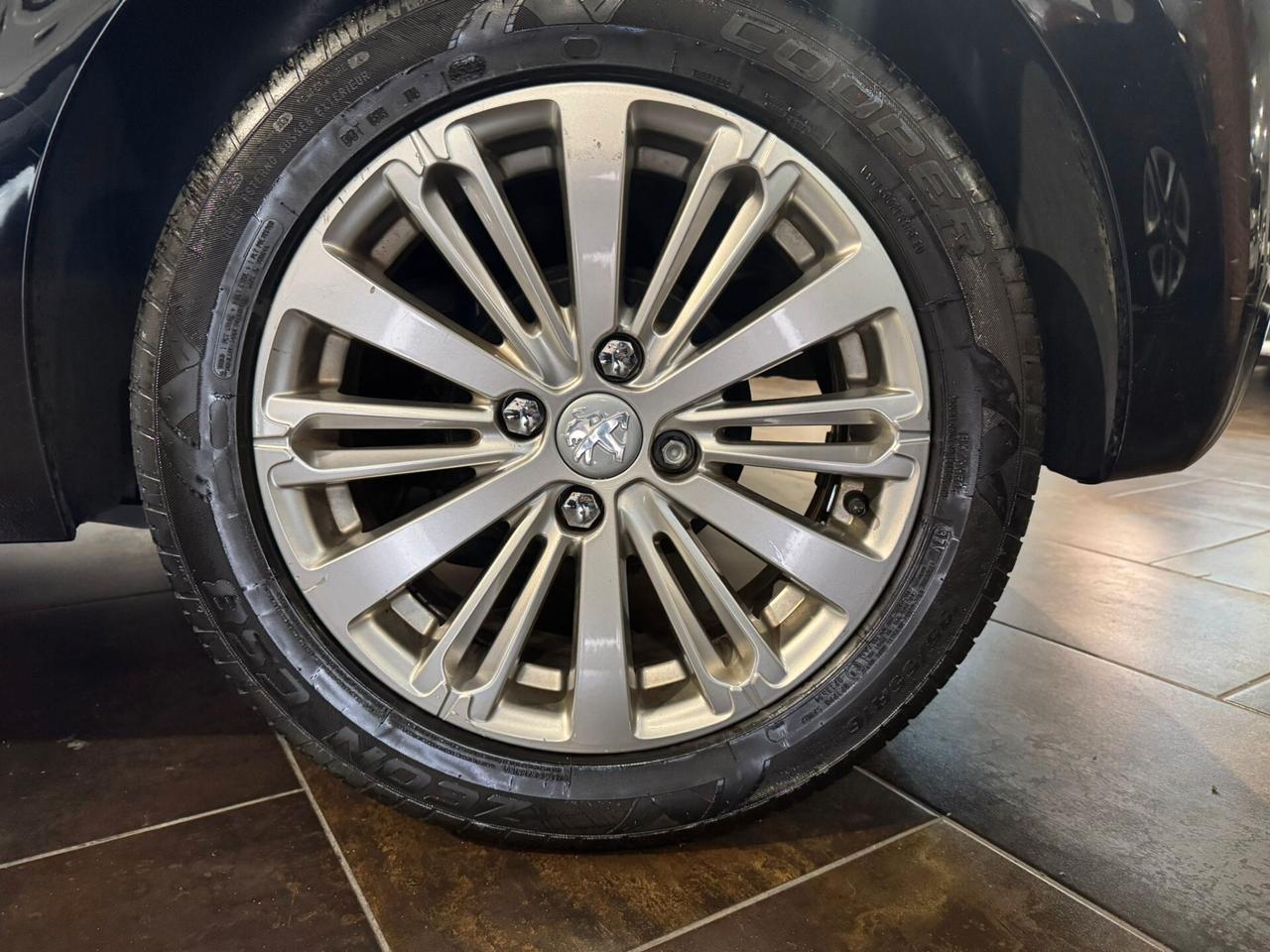 Peugeot 208 PureTech 82 5 porte Allure