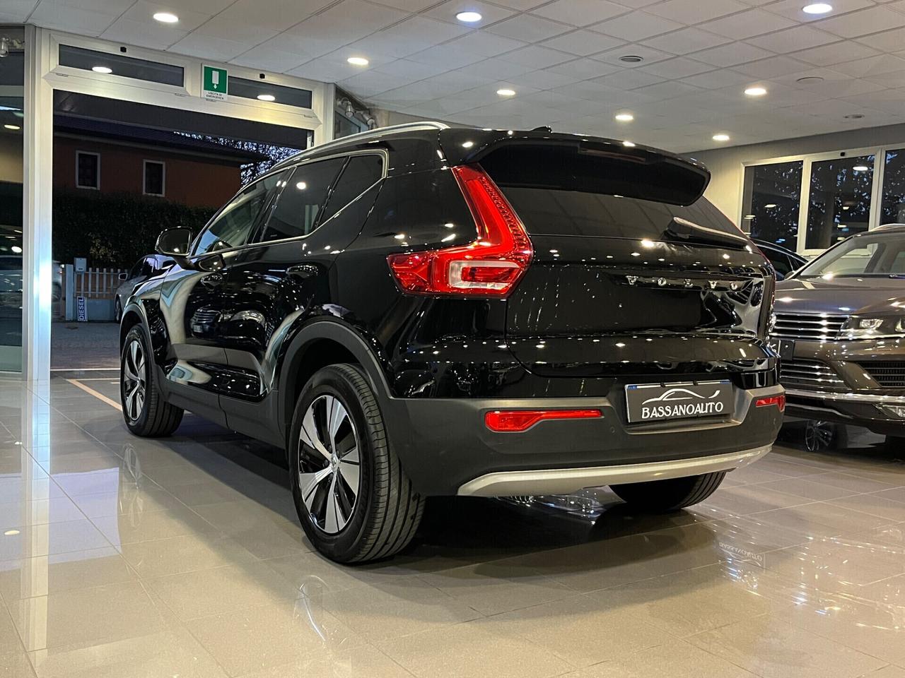 Volvo XC40 1.5 t2 Momentum auto my21 60.000 KM !!!