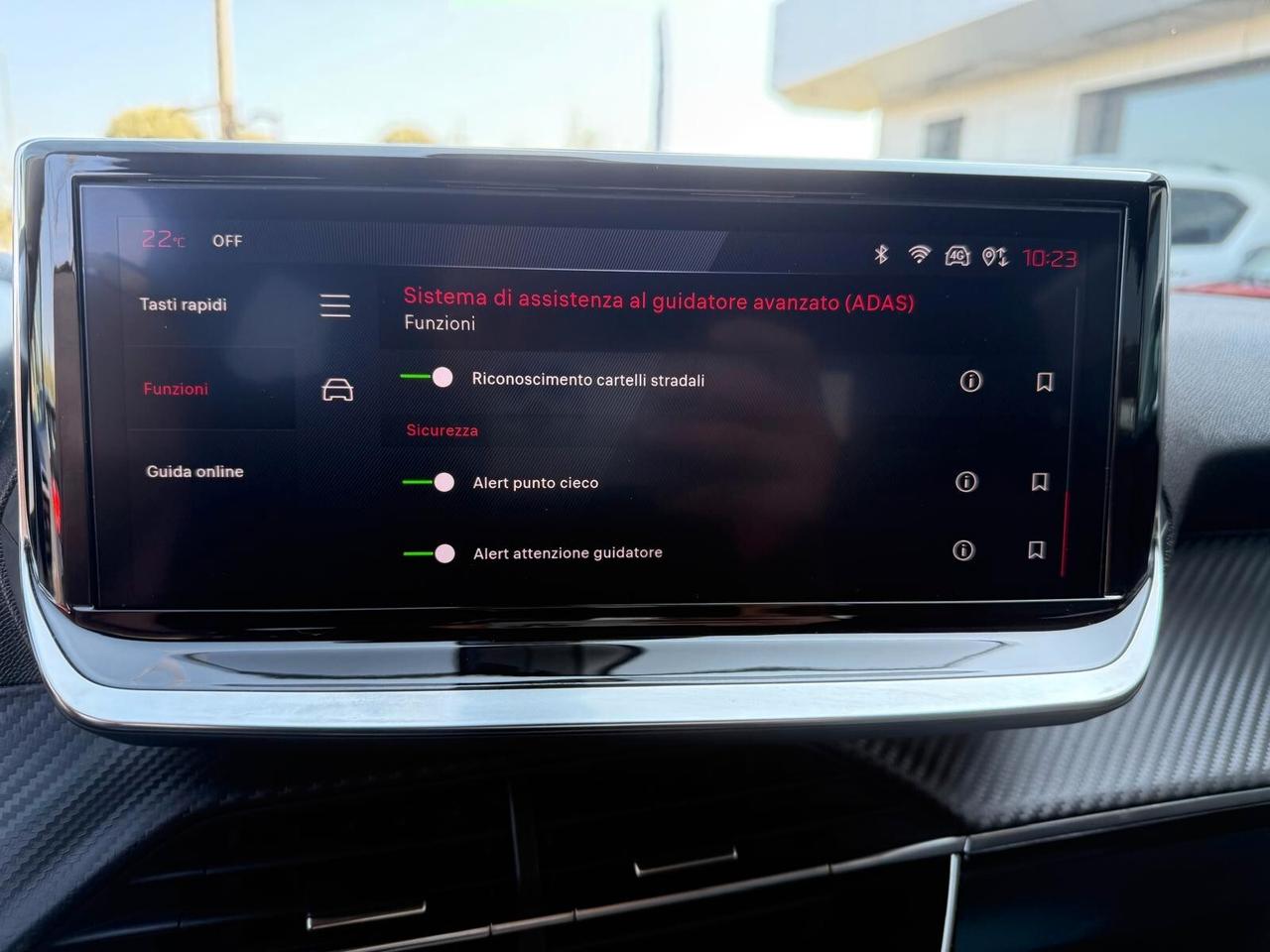 Peugeot 2008 PureTech 100 S&S Allure - ok neopatentati -