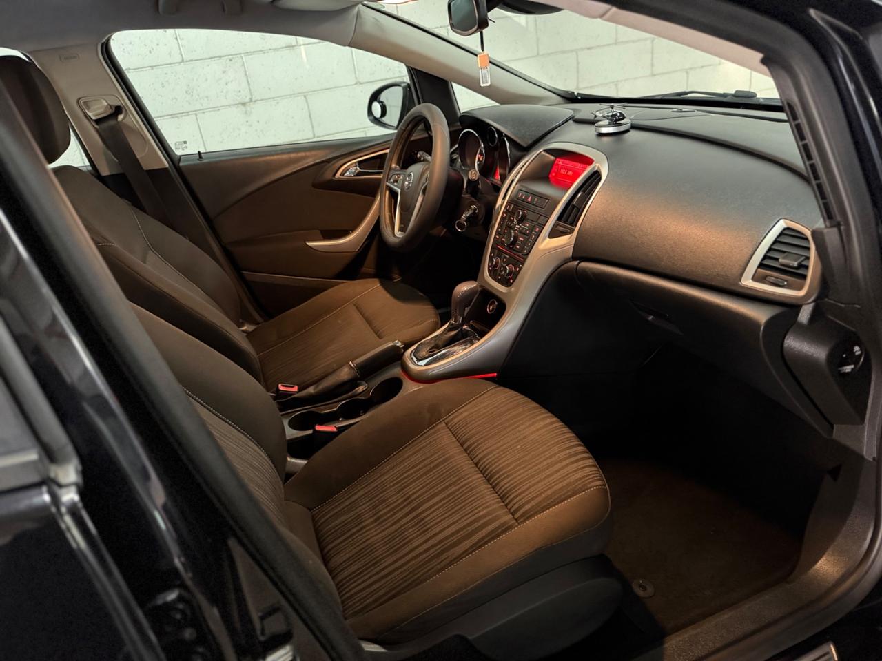 Opel Astra 1.6 115CV 5 porte Cosmo automatico