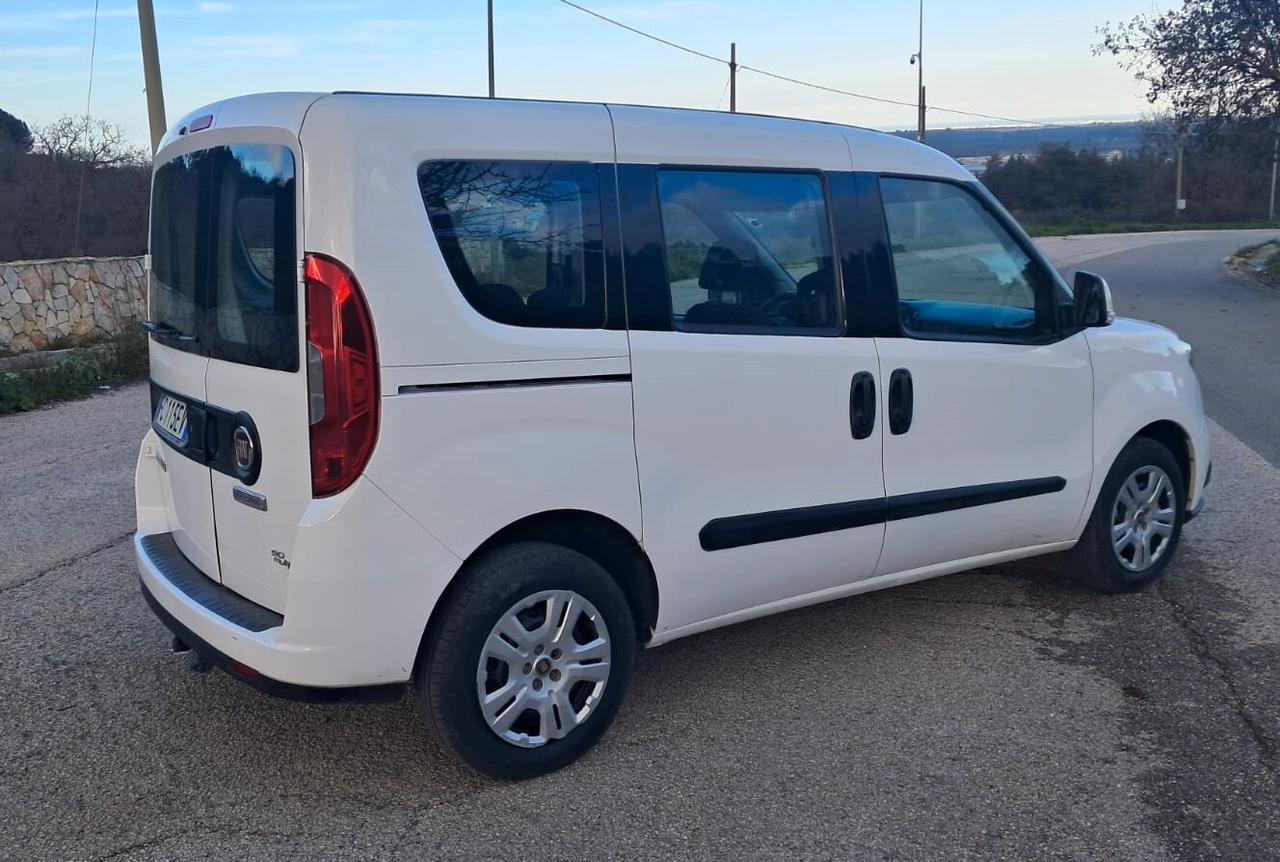 Fiat Doblo 1.3 MTJ Autocarro con gancio traino N1 5 posti