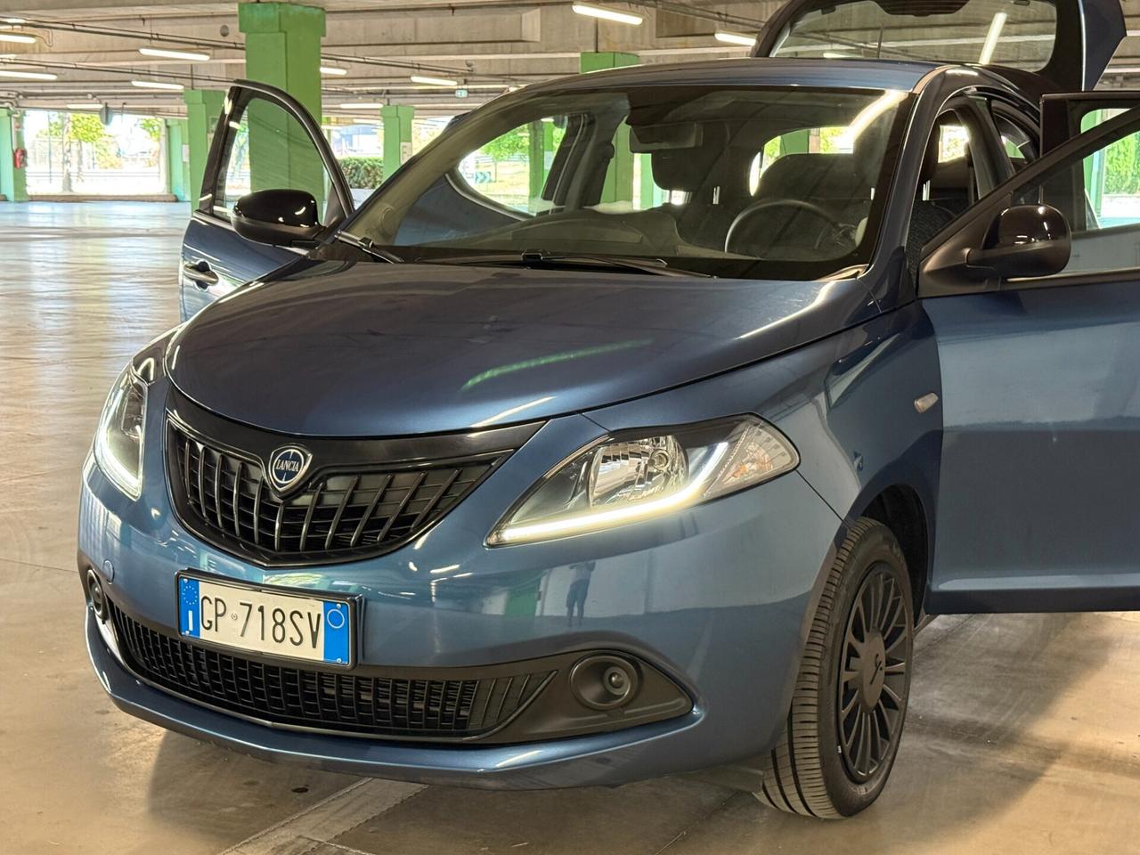 Lancia Ypsilon 1.0 FireFly 5 porte S&S Hybrid Silver