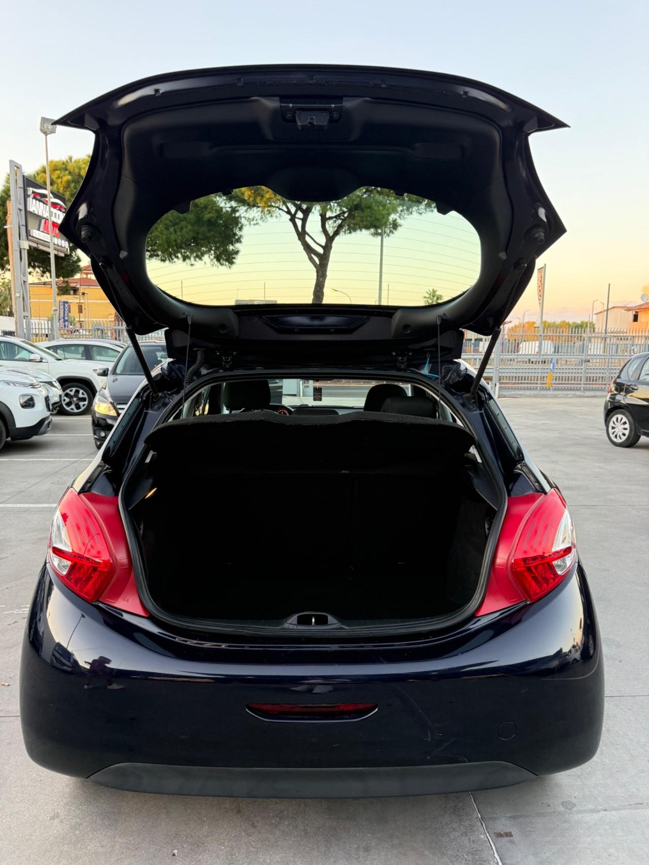 Peugeot 208 2014 140 mila km
