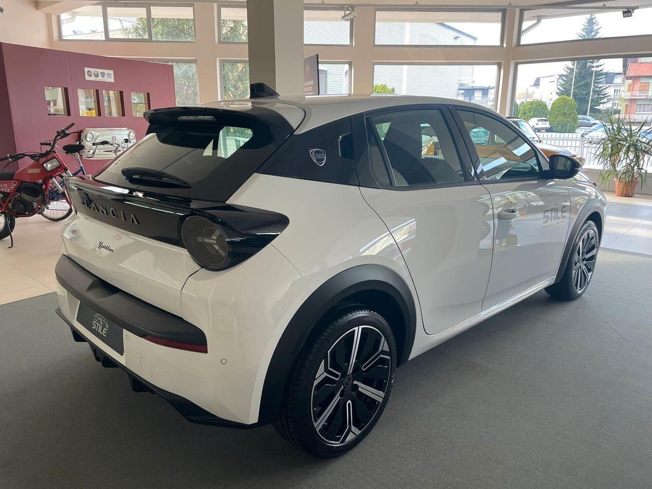 NEW LANCIA YPSILON - Hybrid e-DCT