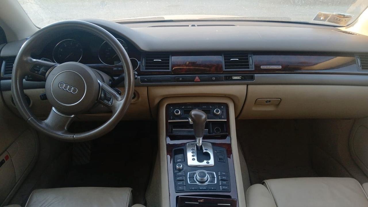 Audi A8 4.2 V8 FSI quattro tiptronic