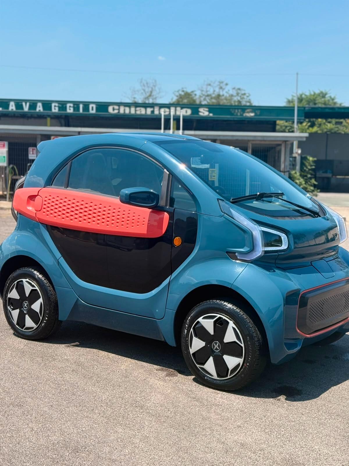 Xev Yoyo Premium iva esposta km 0 garanzia 24 mesi
