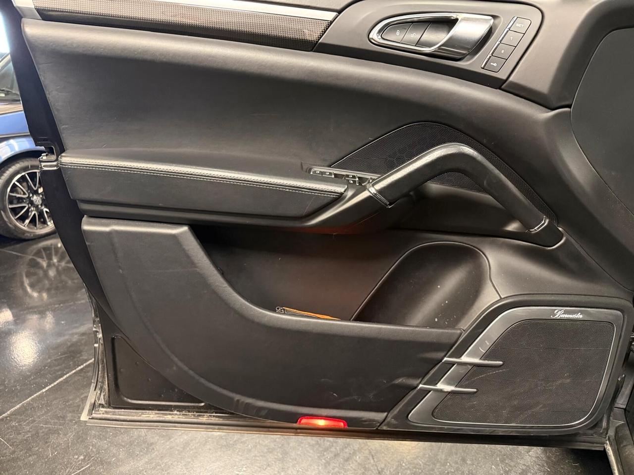 Porsche Cayenne 4.8 Turbo S