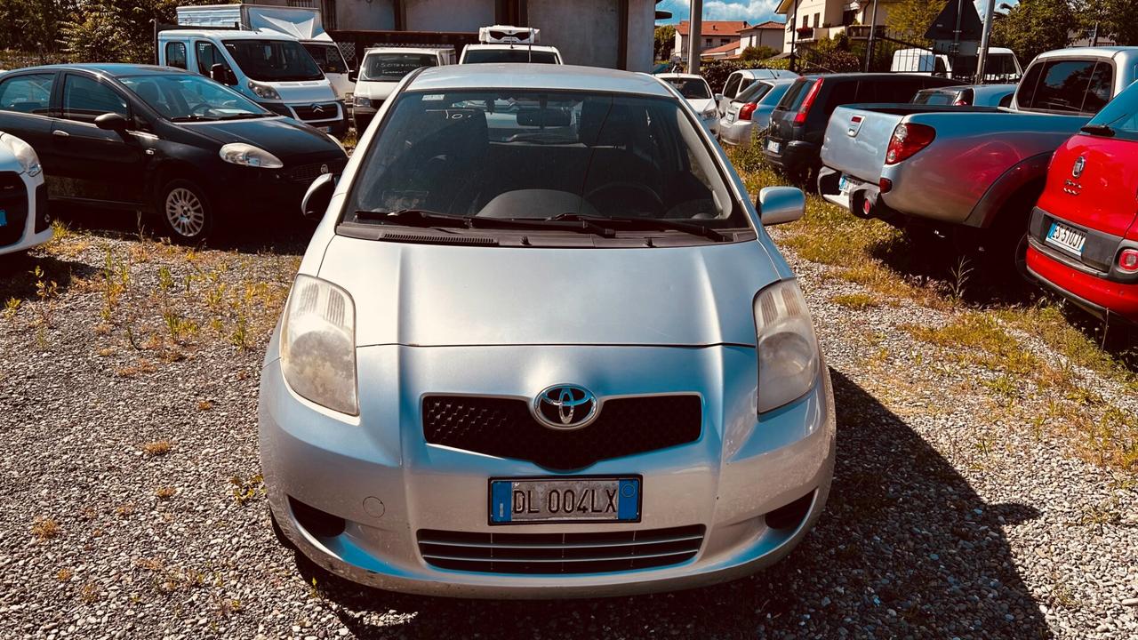 Toyota Yaris 1.0 3 porte Sol