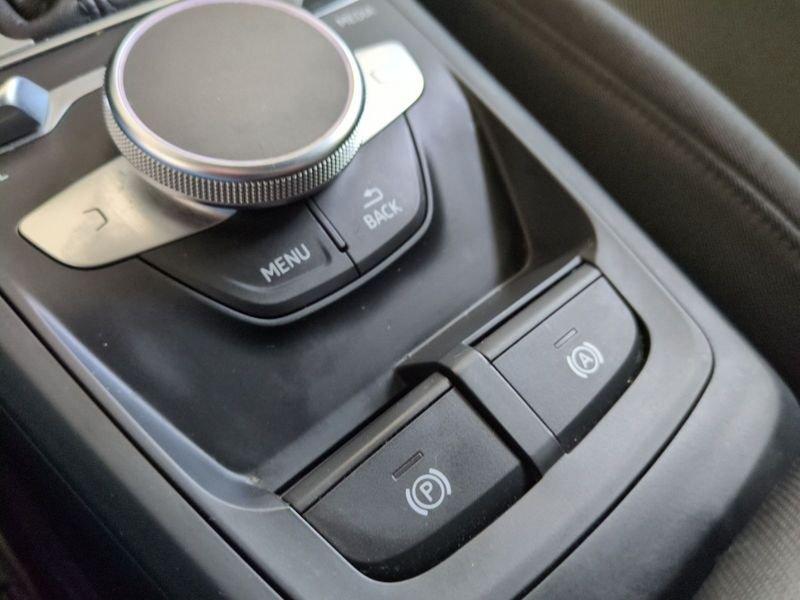 Audi Q2 2.0 30 TDI BUSINESS S TRONIC