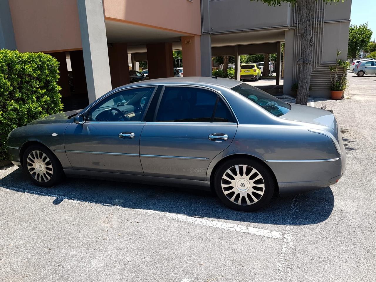 Lancia Thesis 2.0 Turbo 20V Emblema