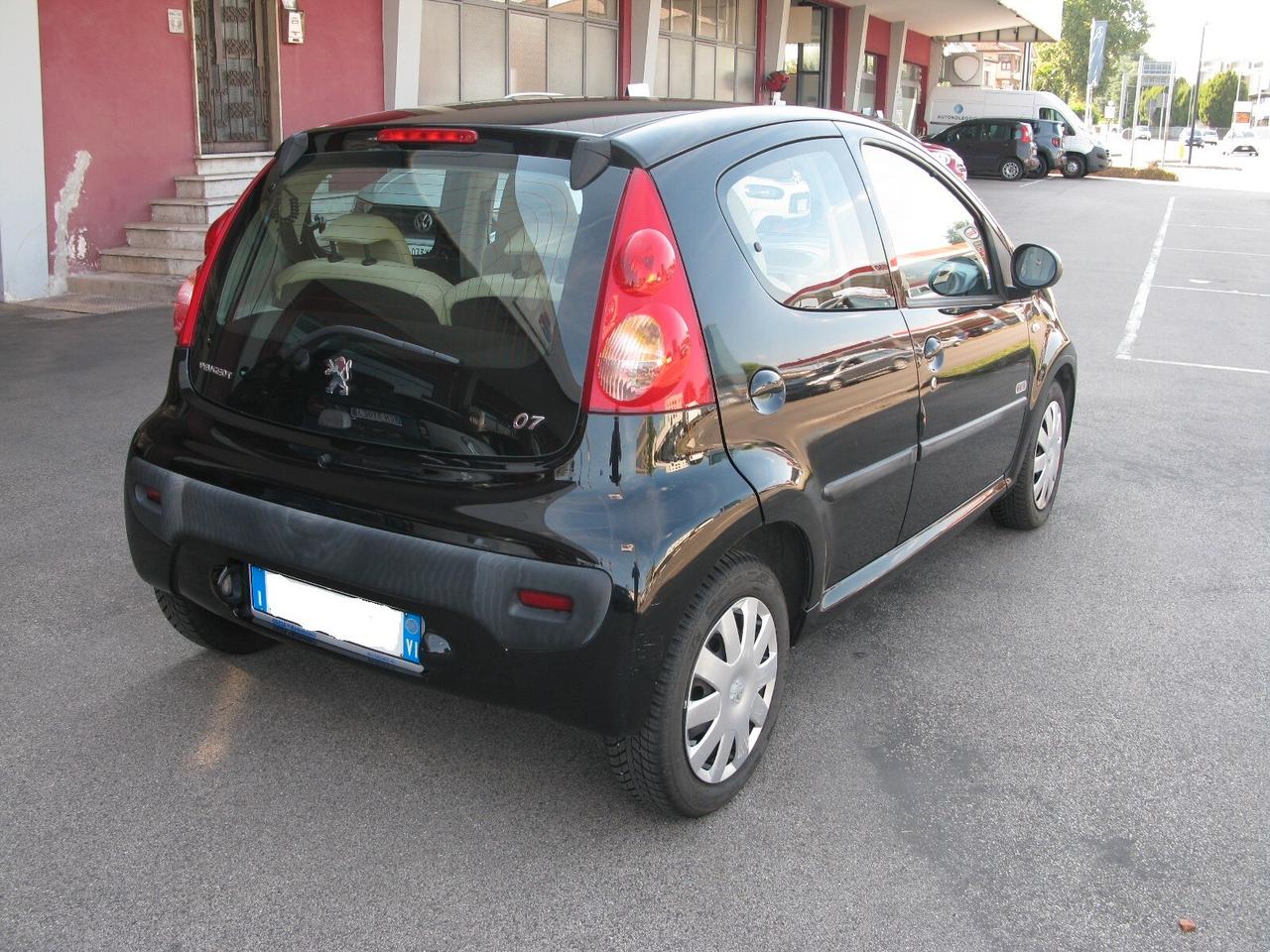 Peugeot 107 1.0 68CV 5p. Sweet Years