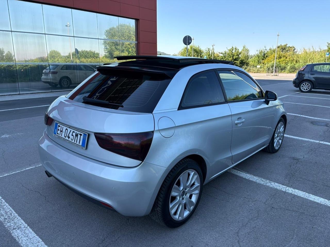 Audi A1 1.6 TDI 105 CV Attraction 281.000 KM TETTUCCIO APRIBILE